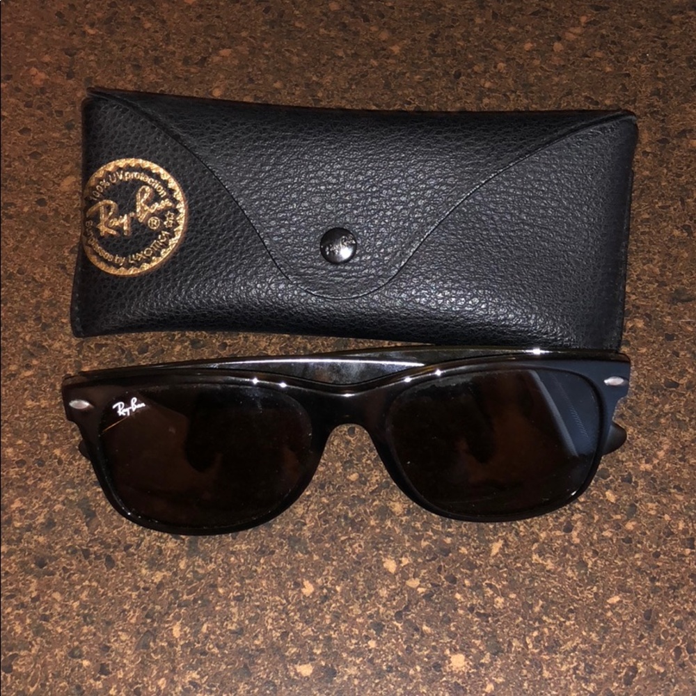 RayBan Wayfarer glasses